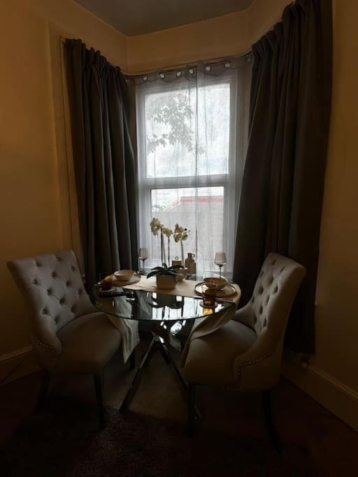 Entire 1Bed Stratford Westfield London Exterior photo