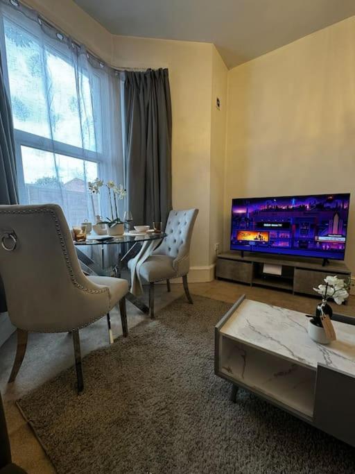 Entire 1Bed Stratford Westfield London Exterior photo